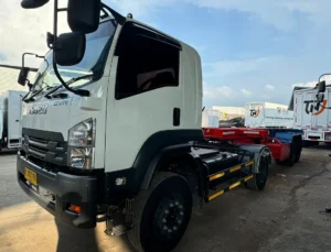 Isuzu GIGA-Tractor Head GVR-J-4x2