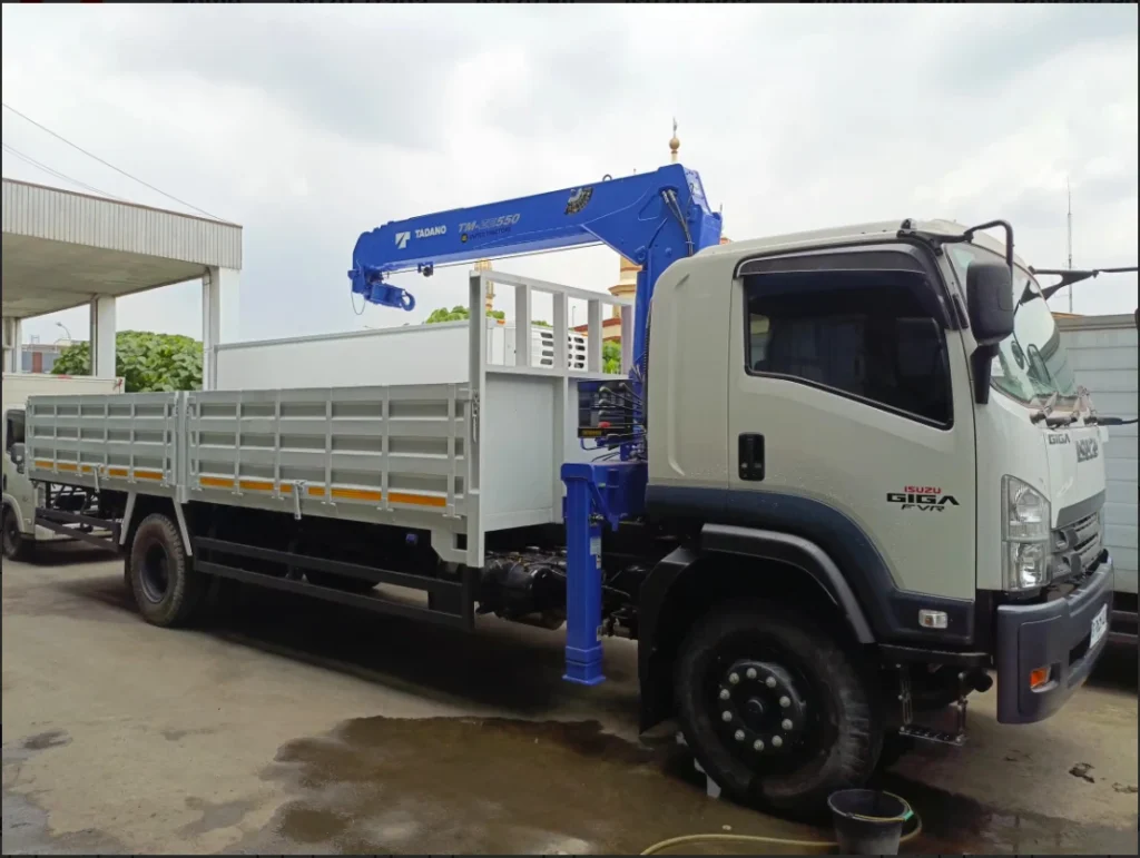 Isuzu GIGA FVR KAROSERI BAK CRANE