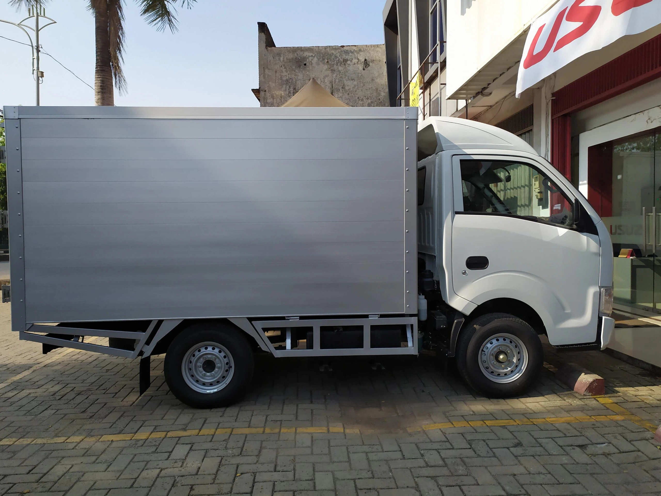 Isuzu Traga Box Aluminium