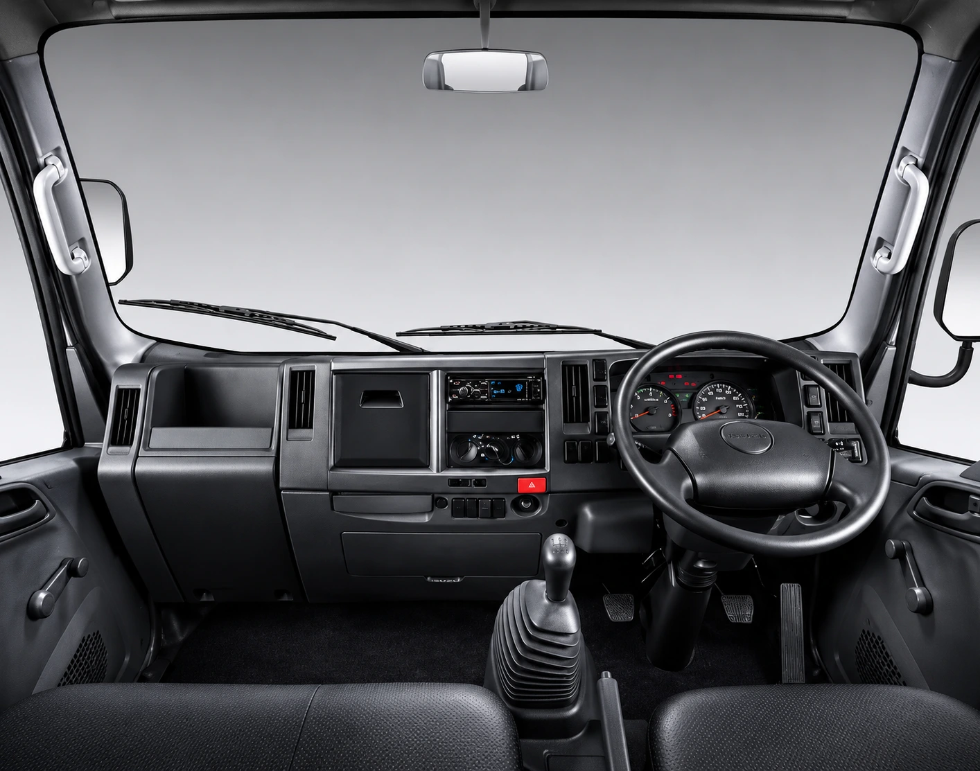Kabin Isuzu ELF NLR CDE dengan fitur fungsional dan posisi pengemudi