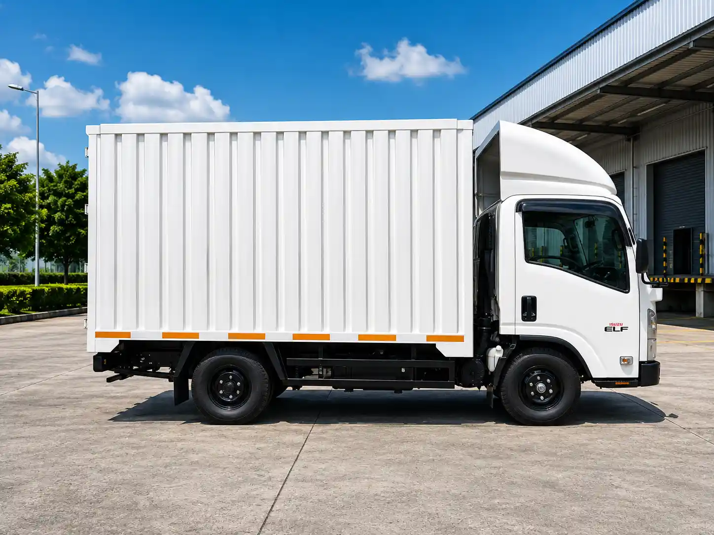 Isuzu ELF NLR Short Box Besi 4 roda